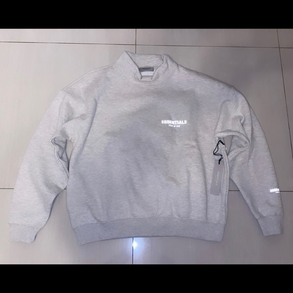 Essentials Clothes - Picture 3 of 5